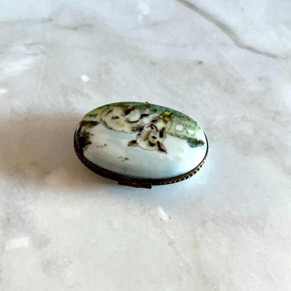 Limoges Lamb Trinket Box: French Peint Main Pastoral Collectible - Picture 3 of 5